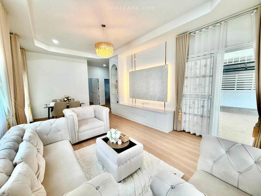 Brand-new modern pool villa for rent or sale near Mabprachan Lake, located on Soi Nern Plub Wan with convenient access to Siam Country Club Road. 18