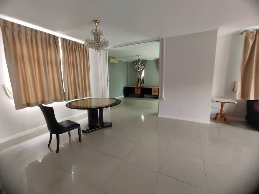 ให้เช่าบ้านเดี่ยว 2ชั้นเนื้อที่ 60ตร.ว พื้นที่ใช้สอย 200ตร.ม 3ห้องนอน 3ห้องน้ำ เฟอร์ครบ ถนนเฉลิมพระเกียรติ ร.9 สวนหลวง ร.9  ราคาเช่า 35,000 บ/ด 4