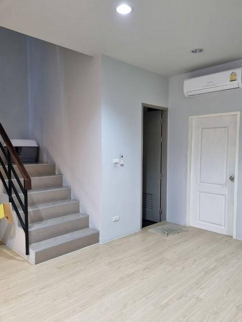 ให้เช่าทาวน์โฮม 3.5 ชั้น 28 ตร.ว. เวร่า บิสเน็ท ร่มเกล้า สุวรรณภูมิ ถ.ร่มเกล้า ใกล้สนามบินสุวรรณภูมิ 3