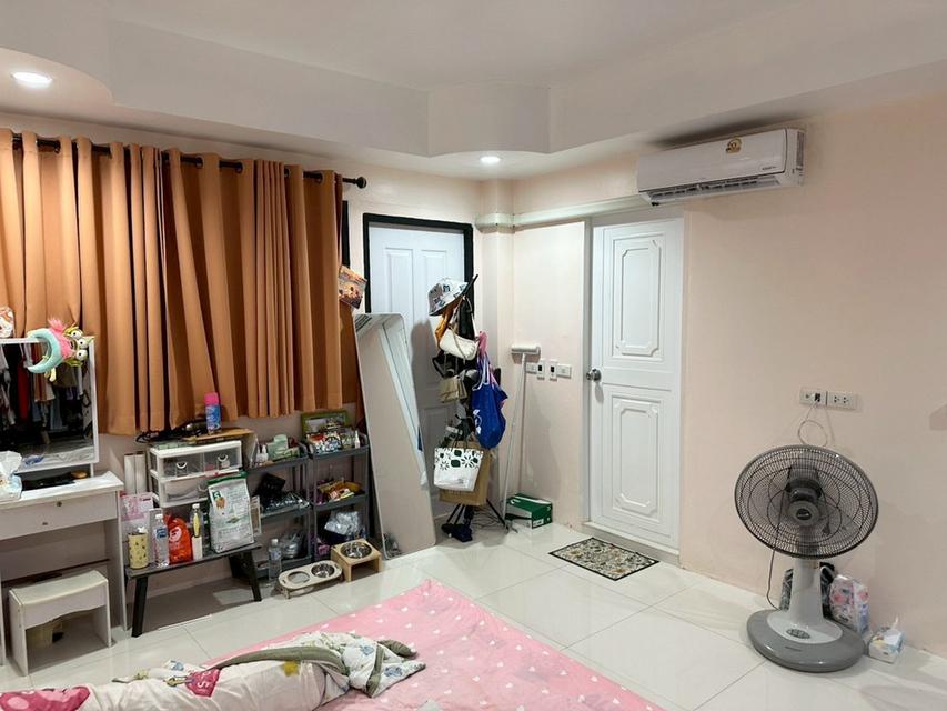 หมู่บ้านสิชล ถนนกาญจนาภิเษก เขตบางแค ทาวน์เฮ้าส์ 3 ชั้น 28 ตร.วา หน้ากว้าง 6 เมตร 4 นอน 3 น้ำ