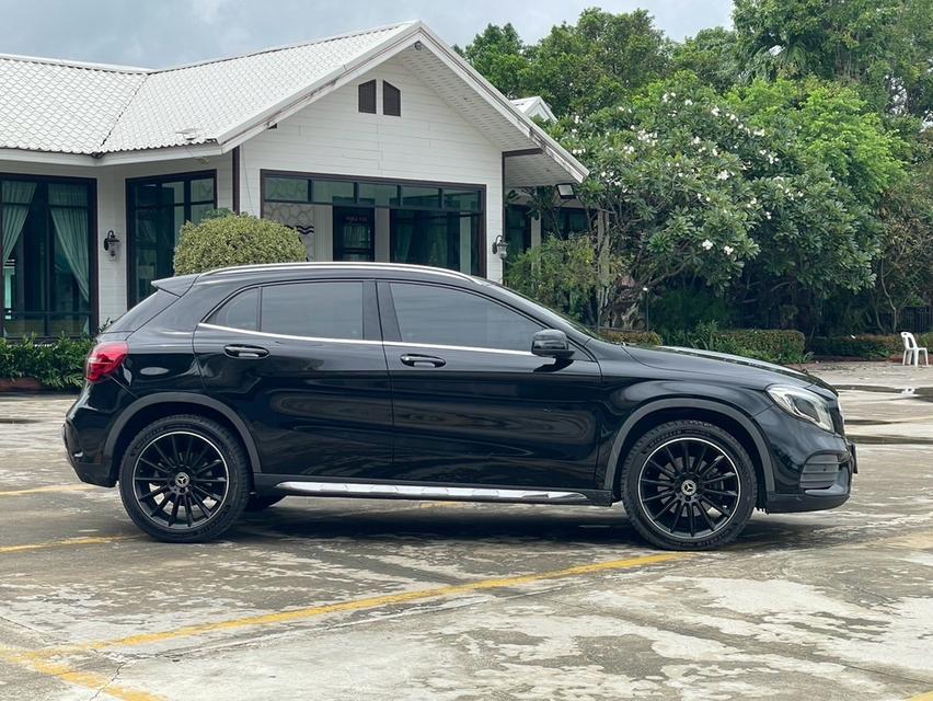 Mercedes-Benz GLA250 AMG ปี 2018 สีดำ ออโต้ รูปย่อยที่ 4
