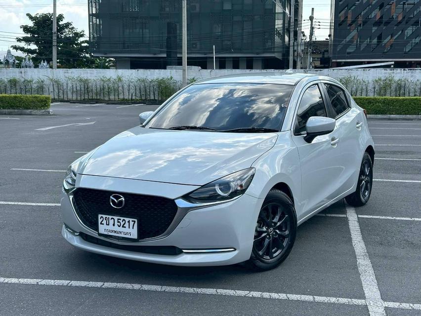 รหัสรถ QT5217 MAZDA 2 1.3 Sport S Leather เกียร์ Auto สีขาวมุกพรีเมียม (Snowflake White Pearl) ปี 2022 แท้