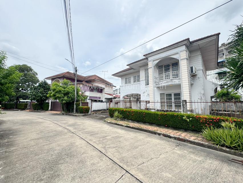หมู่บ้านลลิลกรีนวิลล์ ถนนสุขาภิบาล 5 แขวงออเงิน เขตสายไหม กรุงเทพมหานคร