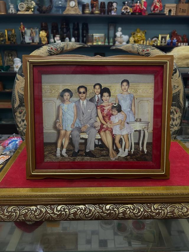 ภาพรัชกาลที่ 9 พร้อมกรอบไม้สักเก่า 5