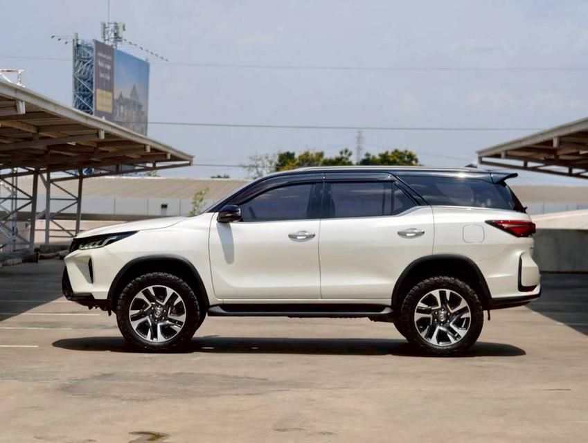 Toyota Fortuner Legender 2.4 2WD 2021 (black top) รถสวย ใช้น้อยมาก ดูแลดี ประวัติชัดเจน