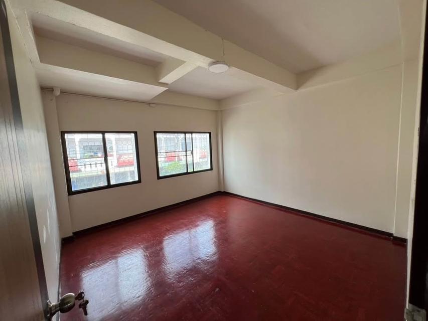 🏡 ให้เช่าทาวน์เฮ้าส์ 2 ชั้น2คูหา ทำเลเศรษฐกิจ ใกล้สนามบิน #เมืองเชียงใหม่ ราคาเพียง 22,000 บาท/เดือน ✨ 清迈市区双联两层联排别墅出租 6 卧室 3 卫生间 – 租金 22,000 泰铢/月 ✨ 2