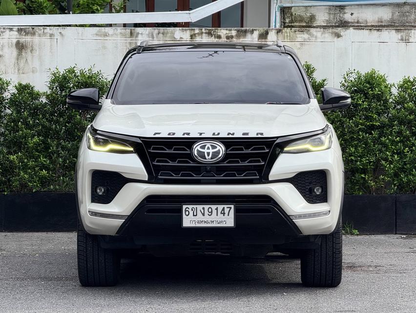 TOYOTA FORTUNER Commander 2.4 V 2WD AT (Year 2022)