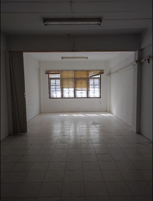 อาคารพาณิชย์ 4 ชั้น อยู่ติดบริษัทมิสทีนรามคำแหง 10