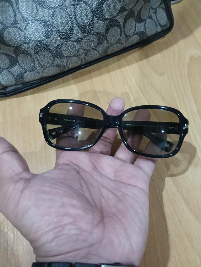แว่นกันแดด coach มือสอง