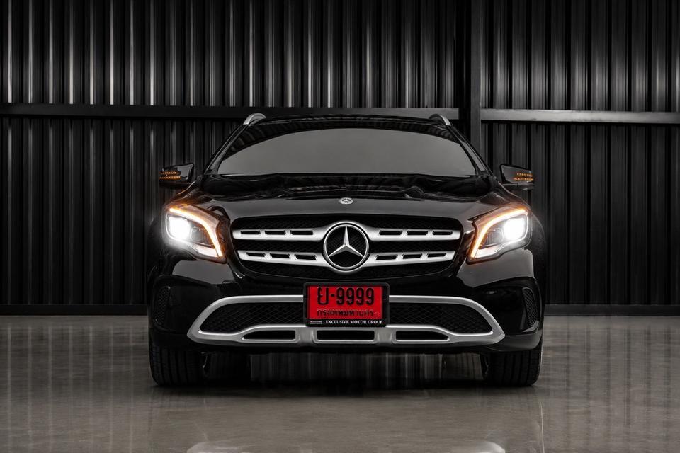 Mercedes Benz GLA200 Urban Cosmos Black 2019 รูปที่ 3