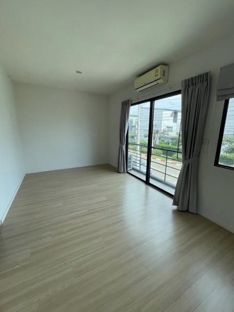 ให้เช่าทาวน์โฮม 3 ชั้น หน้ากว้าง 5 เมตร บ้านกลางเมือง พระราม 9 อ่อนนุช พร้อมอยู่เฟอร์นิเจอร์ครบ จอดรถ 2 คัน ใกล้โรบินสันลาดกระบัง APL บ้านทับช้าง 6