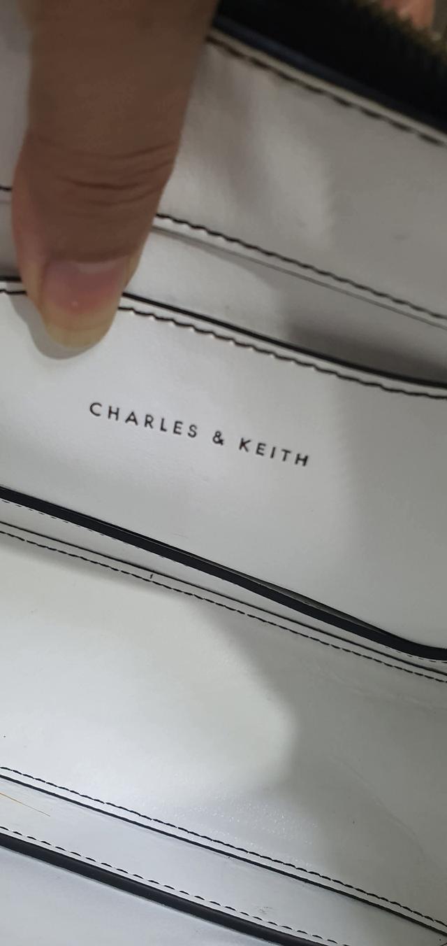 กระเป๋าสะพายข้าง Charles & Keith รูปที่ 13