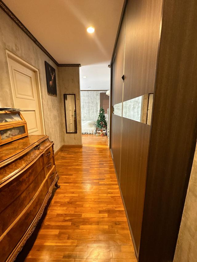 ขายบ้านเดี่ยว โครงการหมู่บ้าน Noble Geo วัชรพล ( โนเบิลจีโอวัชรพล )  ขนาด 105.7 ตารางวา  บ้านจำนวน 2 ชั้น ห้องโถง : 1 ห้อง ห้องนอน : 3 ห้องนอนใหญ่ ( 15