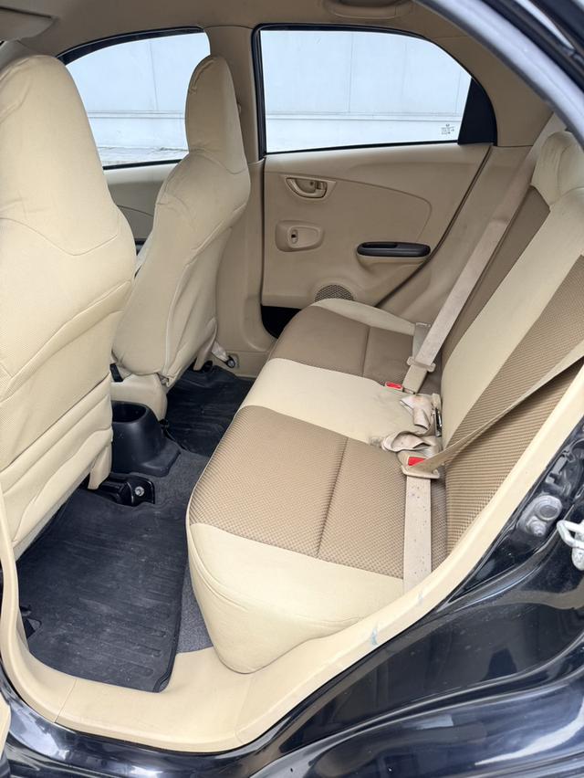 HONDA BRIO 1.2 V AIRBAG ABS AUTO ปี 2012เครื่องดี เกียร์ดี ช่วงล่างดี สีเต็มสวย ภายในสวยเบาะผ้า เบาะหลังพับได้ แอร์เย็ รูปที่ 6