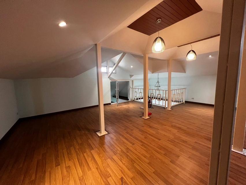 ขายบ้านเดี่ยวหลังใหญ่ตำบลแสนสุขอำเภอเมืองชลบุรี ตรงข้ามตลาดหนองมน สุขุมวิทซอย 4