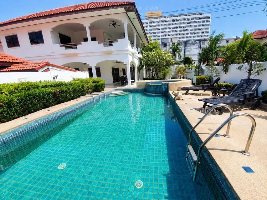 For Rent — 4-Bedroom Pool House at Royal Park Village, Thepprasit RoadPrivate pool house for rent at Royal Park Village, Thepprasit Road, Pattaya. 2
