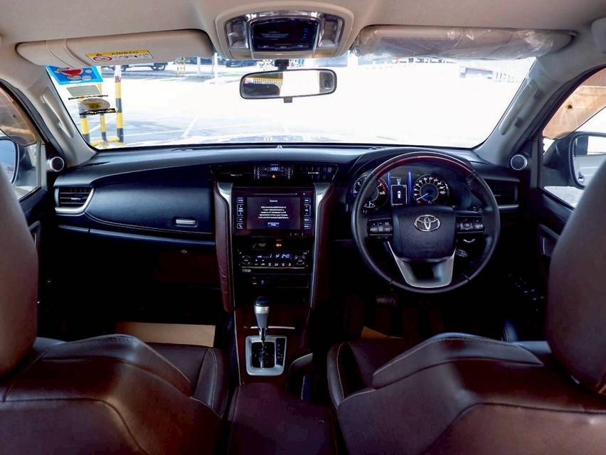 Toyota Fortuner 2.8 V เกียร์ออโต้ สีขาวมุก ปี 2015 12