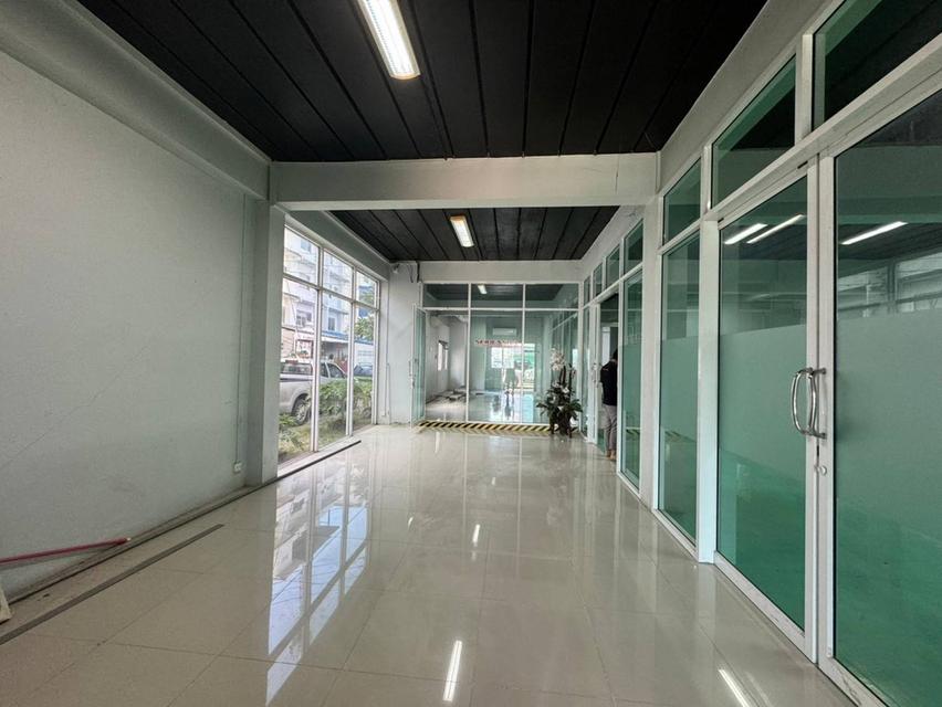 ขาย–เช่า โฮมออฟฟิศ 3 ชั้น นิคมอมตะนคร ชลบุรี พร้อมอุปกรณ์สำนักงานครบครัน จอดรถได้จุใจกว่า 15 คัน 2