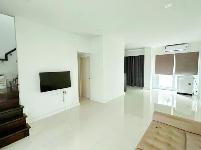 ทาวน์โฮม 3 ชั้น สะพานปทุม2 ศรีสมาน-ติวานนท์ ให้เช่า ฟังก์ชัน 3นอน 3น้ำ ใกล้ 19 ตร.ว. โรบินสัน ศรีสมาน 1 กม.ใกล้อิมแพ็ค เ 2