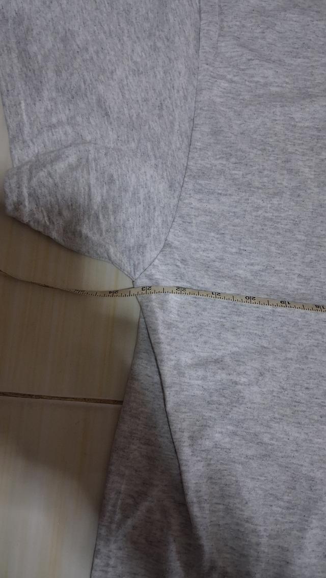 เสื้อยืดวินเทจมือสอง สีเทาพิมพ์ลายหน้ายิ้มสวมแว่นตากันแดดลายตารางสีแดง พร้อมข้อความ รูปที่ 5