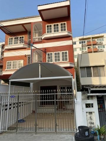 ให้เช่าทาวโฮม 3 ชั้น 4ห้องนอน 5ห้องน้ำ ลาดพร้าวซอย 29 เขตจตุจักร ใกล้สถานีรถไฟฟ้าMRTสถานีลาดพร้าว