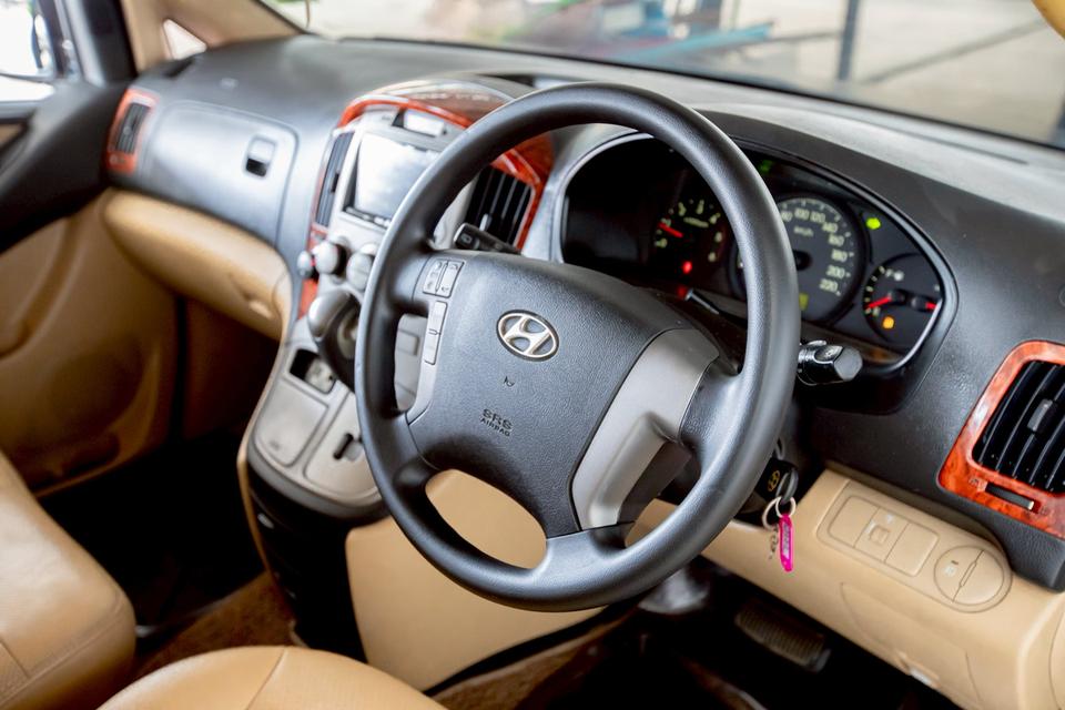 Hyundai H1 Deluxe 2.5 ดีเซล เกียร์ออโต้ สีบรอน ปี 2011 รถสวยสภาพดีมากๆ 13
