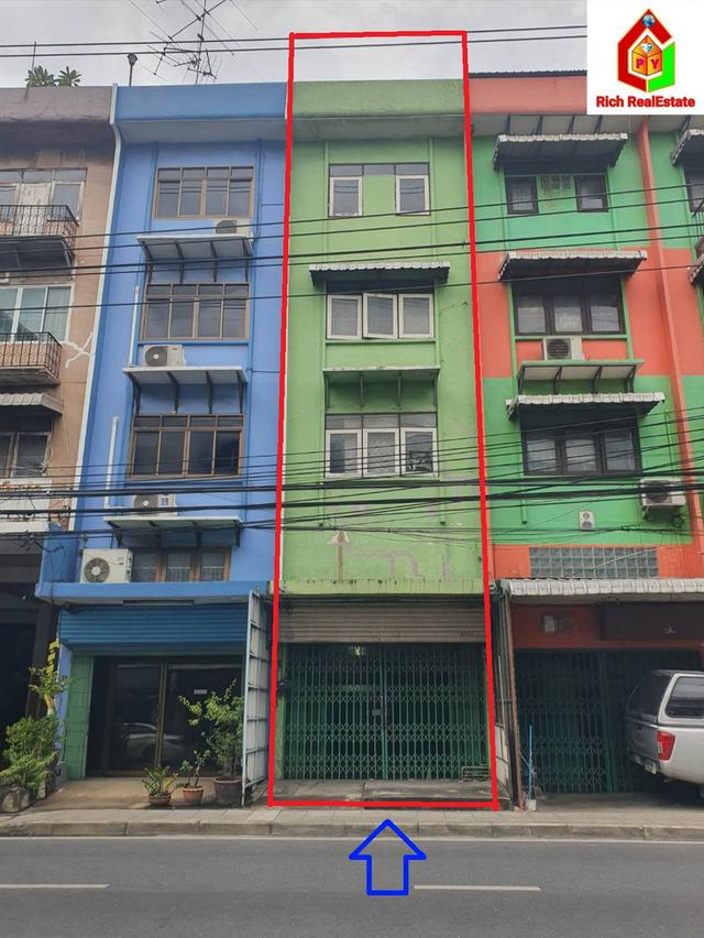 ขายถูกอาคารพาณิชย์ 3.75 ชั้น ซอยเอกชัย 35 แขวงบางขุนเทียน เขตจอมทอง เนื้อที่ดิน 29 ตรว. 3 นอน 2 น้ำ ขายตามสภาพ ติดถนนใหญ่ แหล่งชุมชน มีรถเมล์วิงผ่า 1