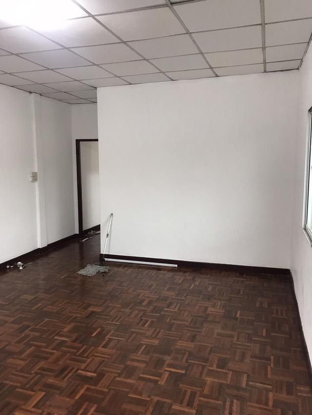 ทาวน์เฮ้าส์ ให้เช่า สะพานใหม่ 5