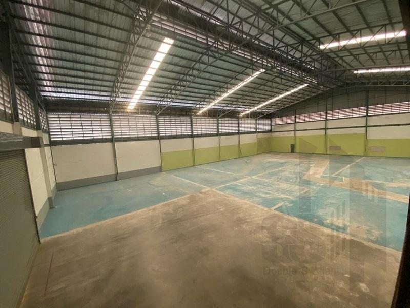 #ให้เช่าโกดังบางพลีใหญ่  สมุทรปราการ ขนาด 2,400 ตร.ม  มีออฟฟิส 2 ชั้น มีห้องพักจำนวน 9 ห้อง  4