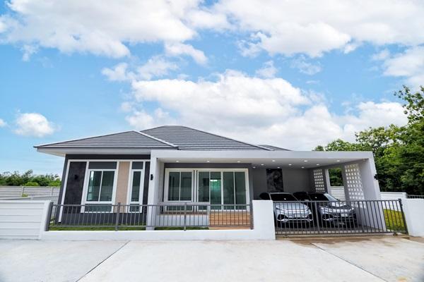 ขายบ้านเดี่ยวใหม่ ชลบุรี พนัสนิคม หนองเหียง ใกล้331 75.8ตร.ว. ฟรีโอน ทำเลดีเงียบสงบ เจ้าของขายเอง โทร 099-4464142 2