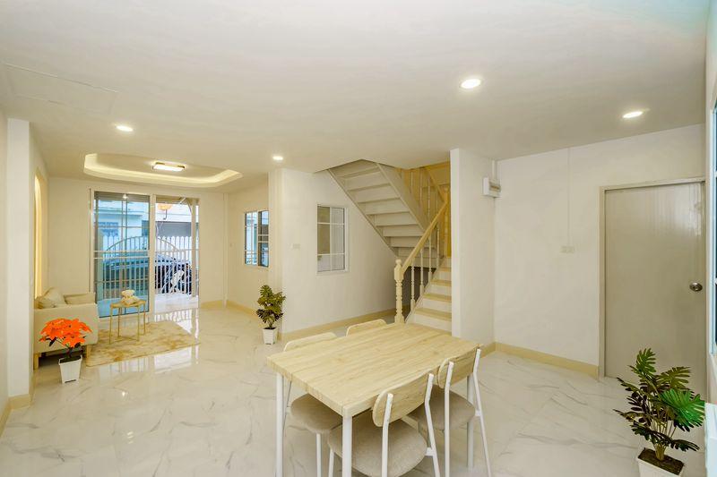 ขาย ทาวน์เฮ้าส์รีโนเวทใหม่เอี่ยม หมู่บ้านบัวทอง 4  6