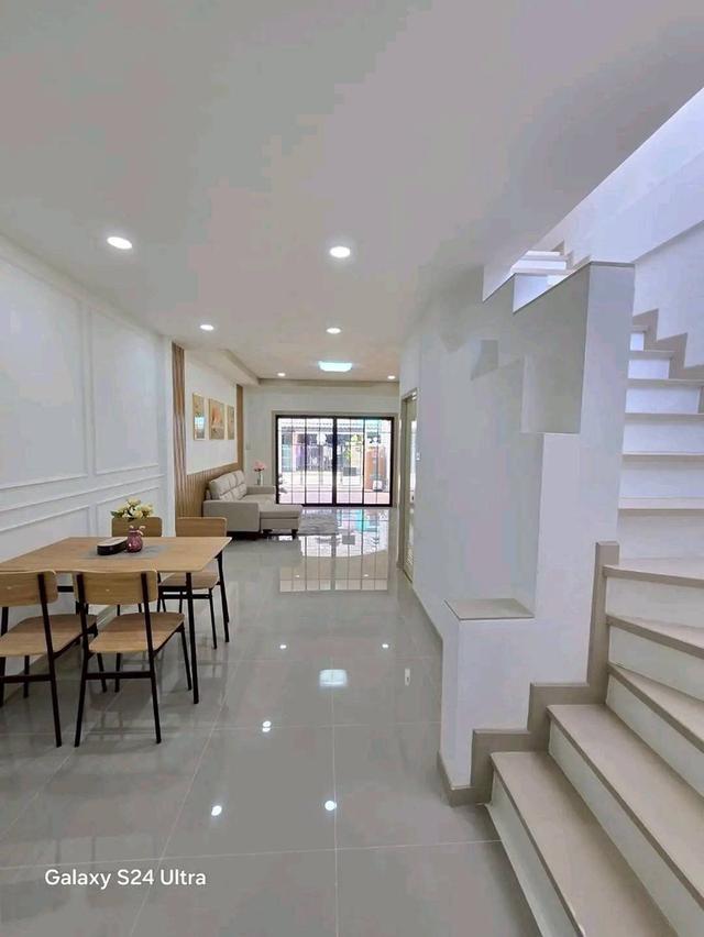 ทาวน์เฮ้าส์ 2 ชั้นตกแต่งใหม่พร้อมอยู่ มีระเบียงด้านหน้าถนนวัดลาดปลาดุก 🪴ชื่อโครงการ : #หมู่บ้านมนวดีพาร์ค 9