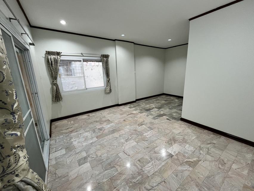 ขายทาวน์เฮ้าส์ 3 ชั้น 2 หลังทะลุกันหมู่บ้านสินทวีสวนธน 1 18