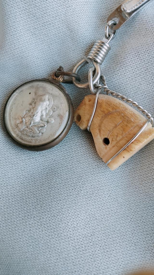 สิงห์กับท้าวเวสสุวรรณหลังพระพิฆเนศ