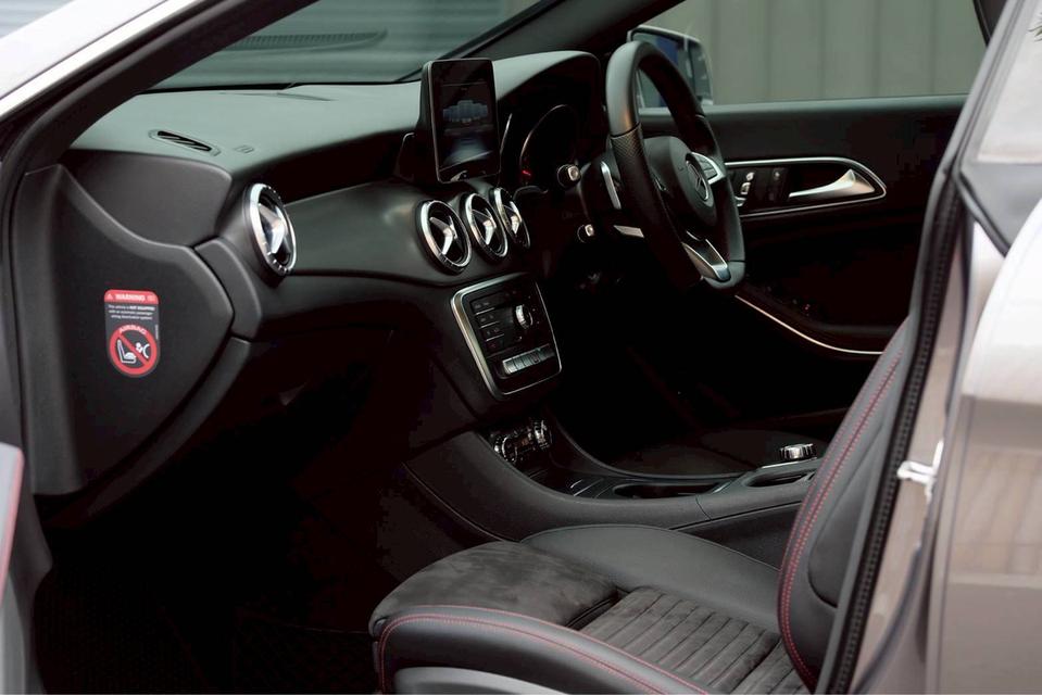 Mercedes-Benz CLA250 AMG Dynamic Facelift (W117) ปี 2019 9