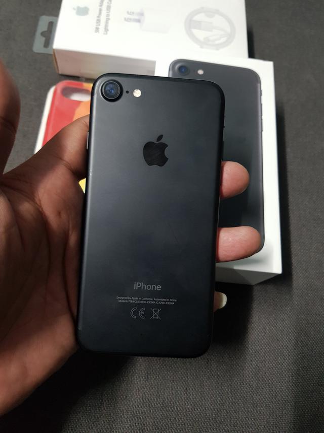 ไอโฟน 7 สีดำ 32gb. มือสอง สภาพ 98% อุปกรณ์แท้ครบกล่อง 6