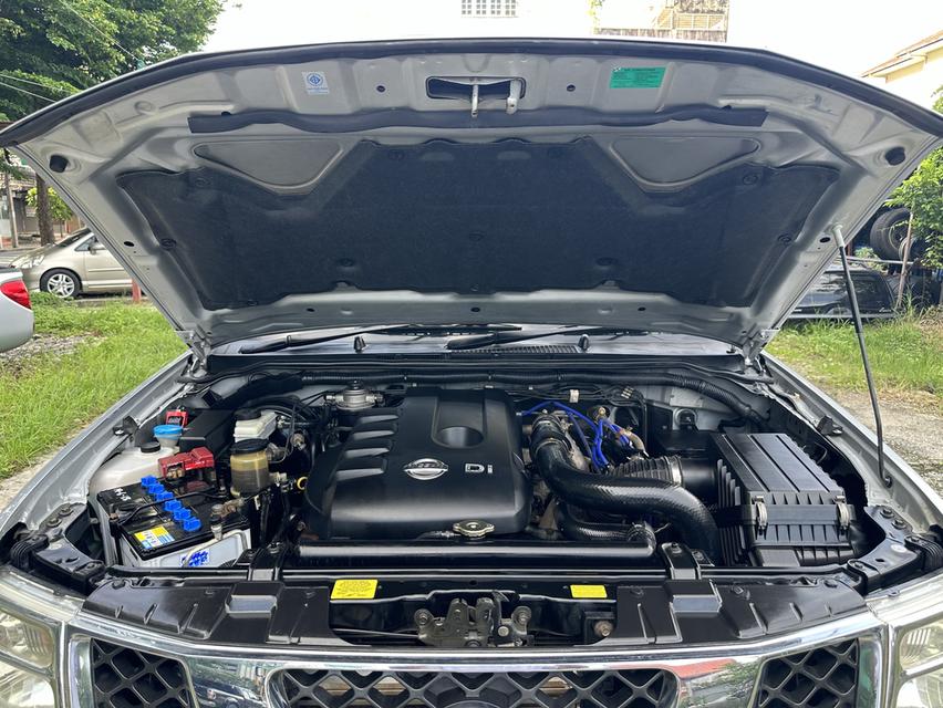 Nissan navara 2.5 SE 6