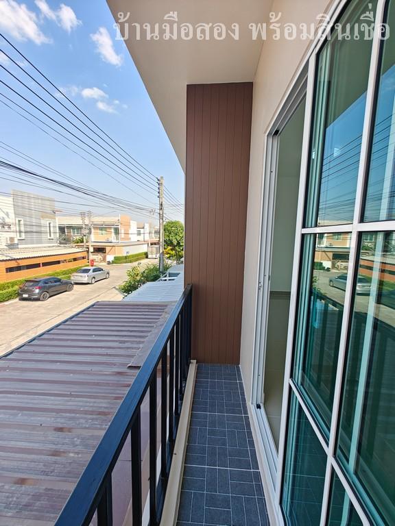 หมู่บ้านเดอะคัลเลอร์ คลอง4 18