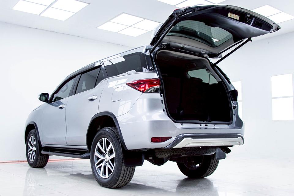 รหัสรถ 5B611 FORTUNER 2.8 V 2WD 2015 5
