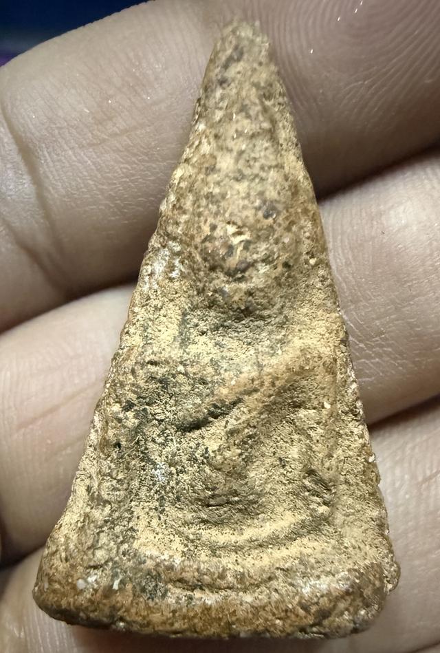 พระนางพญาพิษณุโลก(พิมพ์เข่าโค้ง)