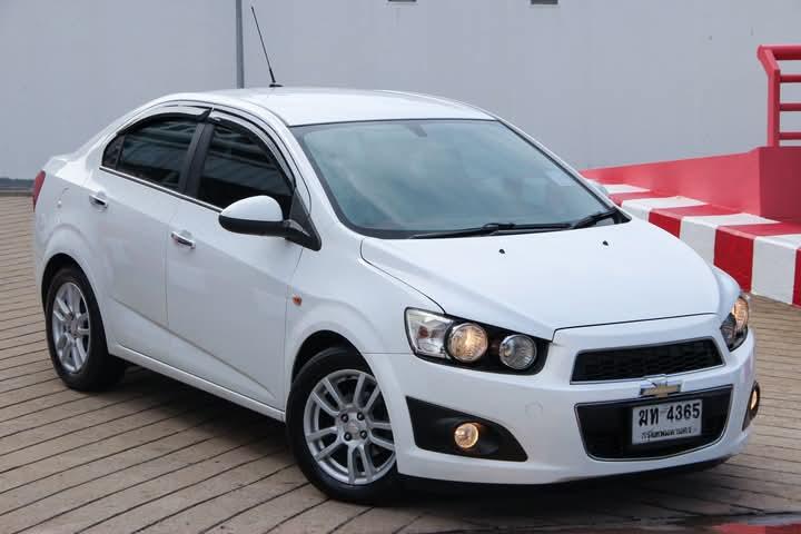 Chevrolet Sonic สีขาวสวยๆ 10