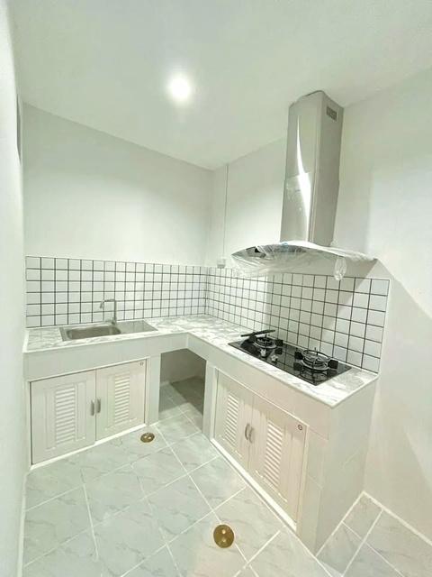 แฮปปี้แลนด์ เดอะมอลล์ บางกะปิ 1.5กม. MRTแยกลำสาลี 2.1กม.ให้เช่าทาวน์โฮม 2 ชั้น 16 ตร.วา. 130 ตร.ม. ม.นิด้า 3กม. เสนาวิลล 5