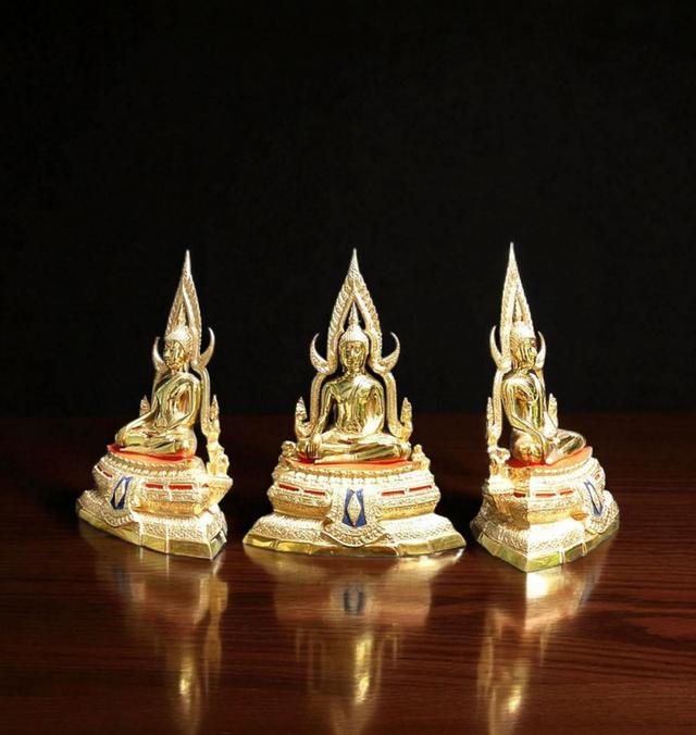 เครื่องพระพุทธชินราช จ. พิษณุโลก ซุ้มถอดได้ ฐานหน้าอกเลาเนื้อทองเหลืองขัดมัน หน้าตัก 4.5 นิ้ว ขนาดความสูงรวมซุ้ม 12 นิ้ว