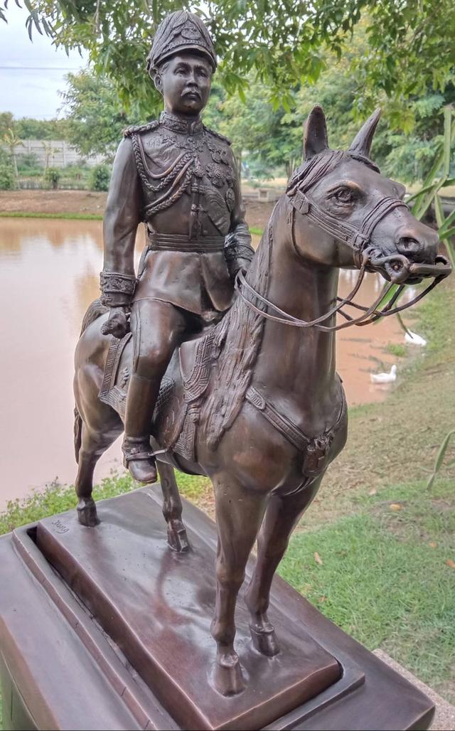 717.พระบรมรูปหล่อในหลวงรัชกาลที่ 5 พระบาทสมเด็จพระปรมินทรมหาจุฬาลงกรณ์ พระจุลจอมเกล้าเจ้าอยู่หัวทรงม้า (พระบรมรูปทรงม้า) สองถอด รูปที่ 11