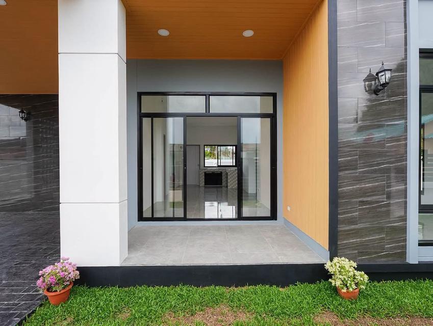 บ้านเดี่ยวสไตล์โมเดิร์น ทำเลดี ดีไซน์เรียบ เท่ ทันสมัย พร้อมพื้นที่ใช้สอยลงตัว เหมาะสำหรับครอบครัวที่กำลังมองหาบ้านสวย ๆ ในทำเลชุมชน 🥰 4