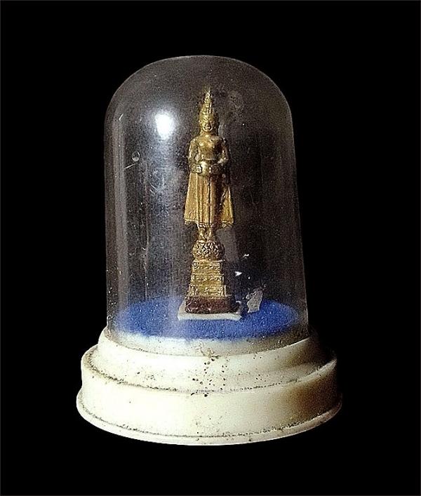 พระบูชาตั้งหน้ารถหลวงพ่อบ้านแหลม วัดเพชรสมุทรวรวิหาร จ.สมุทรสงคราม
