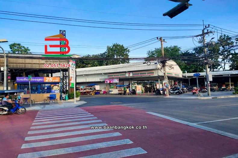 ที่ดินพร้อมสิ่งปลูกสร้าง เนื้อที่ 400 ตร.ว. ซอยนวลจันทร์ 56 ใกล้วัดนวลจันทร์ ถนนนวมินทร์ แขวงคลองกุ่ม เขตบึงกุ่ม 17