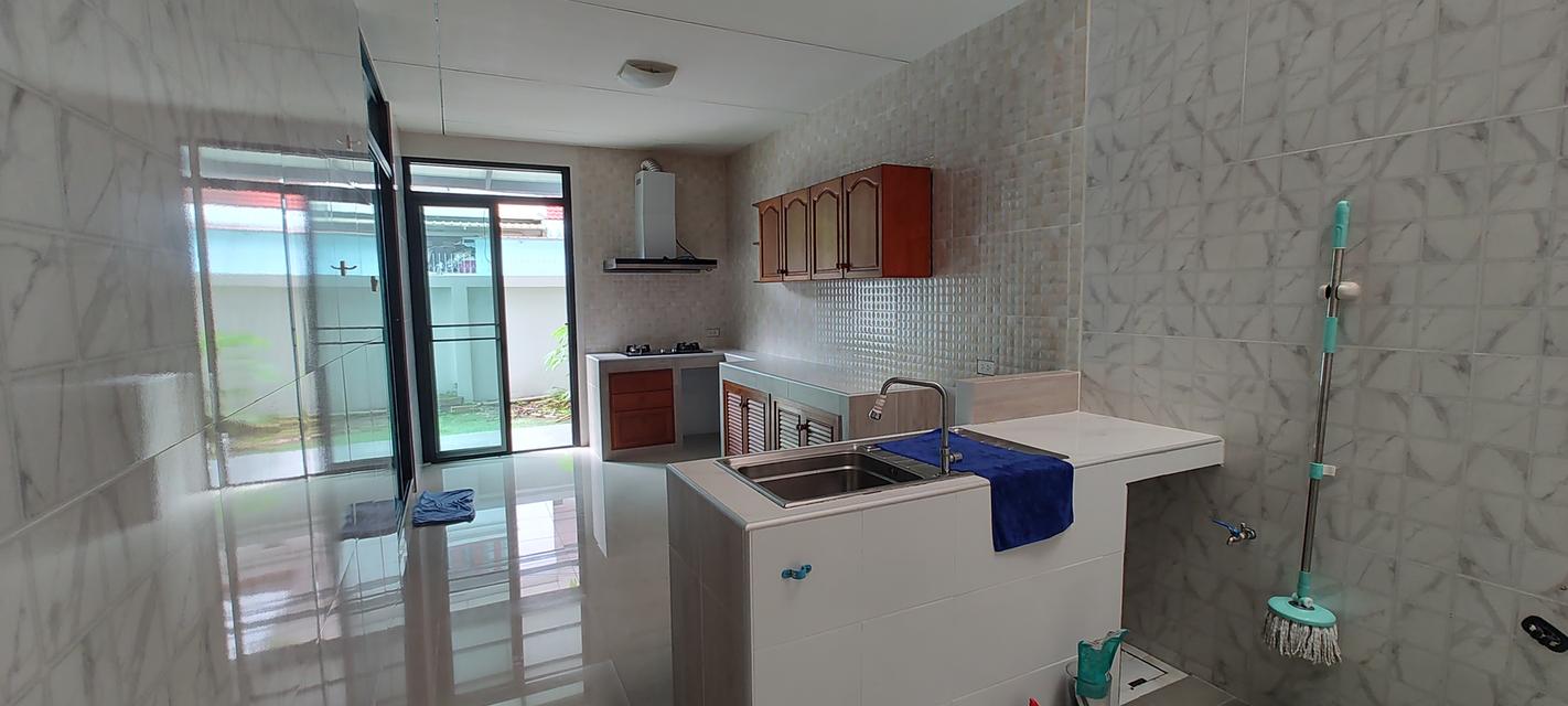 ทาวน์โอม 3 ชั้นครึ่ง ลาดพร้าว 25 แยกรัชดา-ลาดพร้าว เนื้อที่ 44 ตารางวา แปลงมุม กว้างมาก พร้อมอยู่ 9