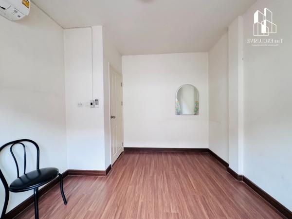 ทาวน์เฮ้าส์ใน หมู่บ้านทิพย์พิมาน 16