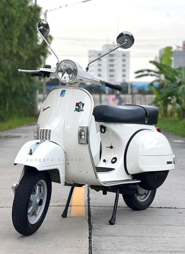 Vespa PX สีขาว